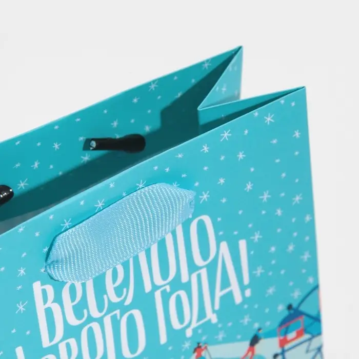 Пакет подарочный новогодний ламинированный «В ожидании чуда», 12 х 15 х 5.5 см Пакет подарочный новогодний ламинированный «В ожидании чуда», 12 х 15 х 5.5 см