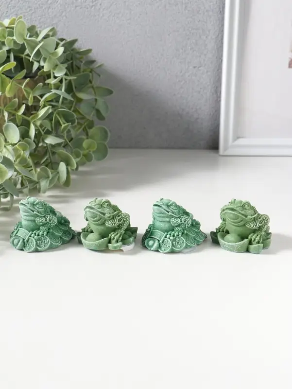 Сувенир полистоун "Денежная жаба на монетах со слитком" набор 4 шт зелёный 5х4,3х4 см