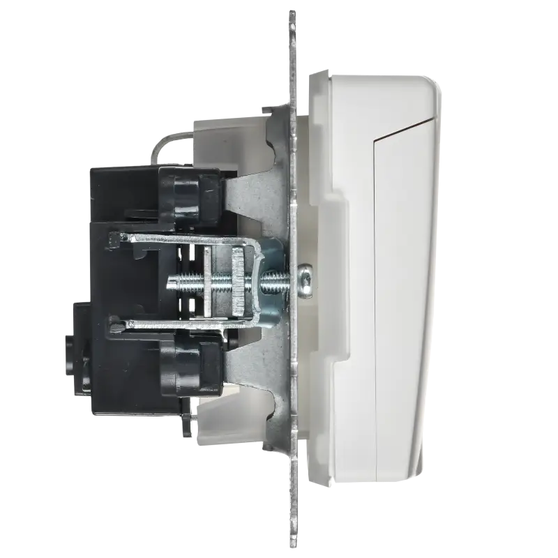 BRITE Розетка 1-местная с заземлением с защитными шторками и крышкой 16А IP44 РСбш10-3-44-БрАБ арктический белый IEK