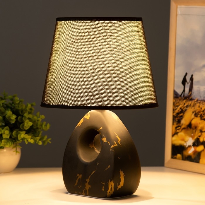 Настольная лампа Настольная лампа "Аморет" E14 40Вт черный-золото 20х20х30 см RISALUX