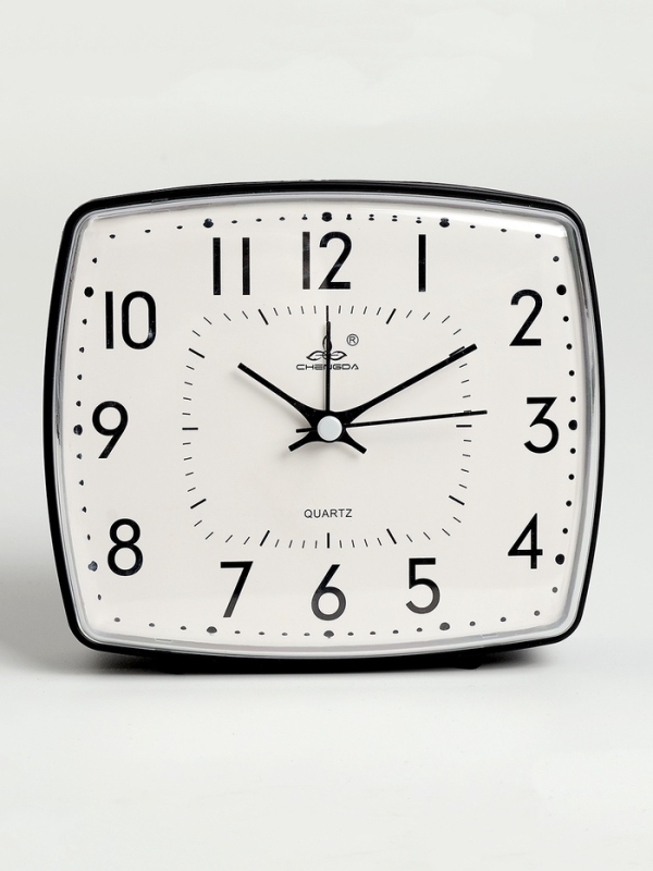 Часы будильник настольные, на батарейках, 14 х 12.8 х 4.5 см, циферблат 13.5 х 11.6 см Часы будильник настольные, на батарейках, 14 х 12.8 х 4.5 см, циферблат 13.5 х 11.6 см