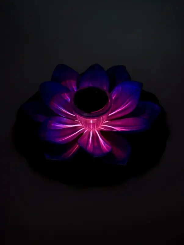 Садовый светильник для водоемов 28 х 28 х 9 см на солнечной бат-е Садовый светильник для водоемов 28 х 28 х 9 см на солнечной бат-е "Лотос" фиол-ый N010