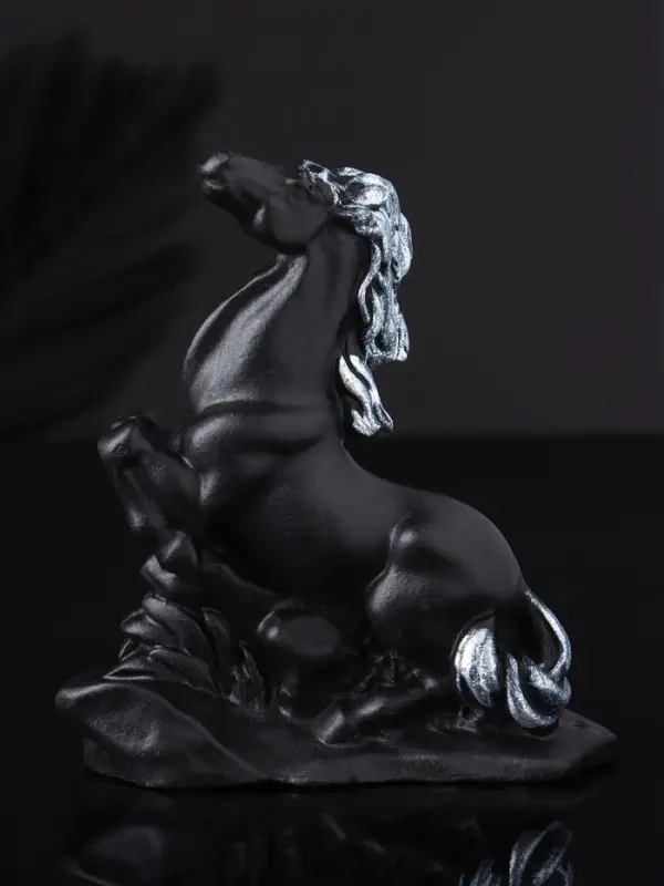 Фигура "Конь на дыбах" 10 см, черный