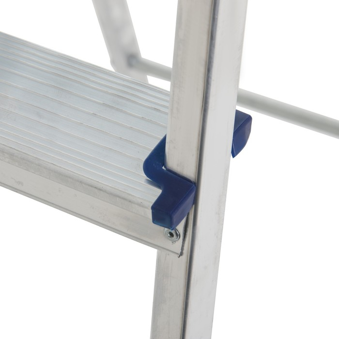 Стремянка ТУНДРА  Стремянка ТУНДРА "ЛАЙТ", алюминиевая, 4 ступени, 815 мм