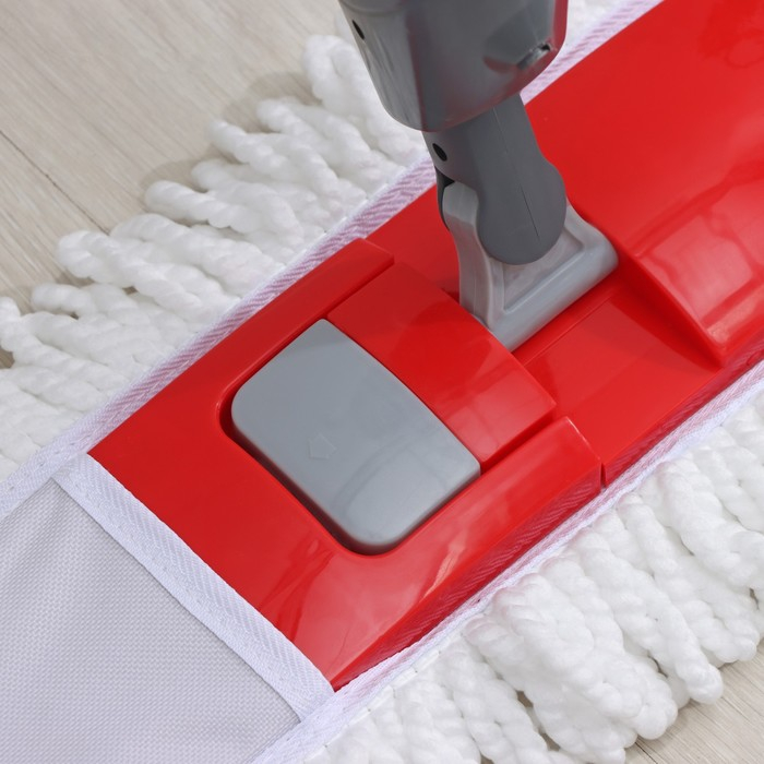 Швабра для мытья пола с распылителем Доляна, насадка из микрофибры 40×10 см, металлическая ручка 124 см, цвет МИКС Швабра для мытья пола с распылителем Доляна, насадка из микрофибры 40×10 см, металлическая ручка 124 см, цвет МИКС