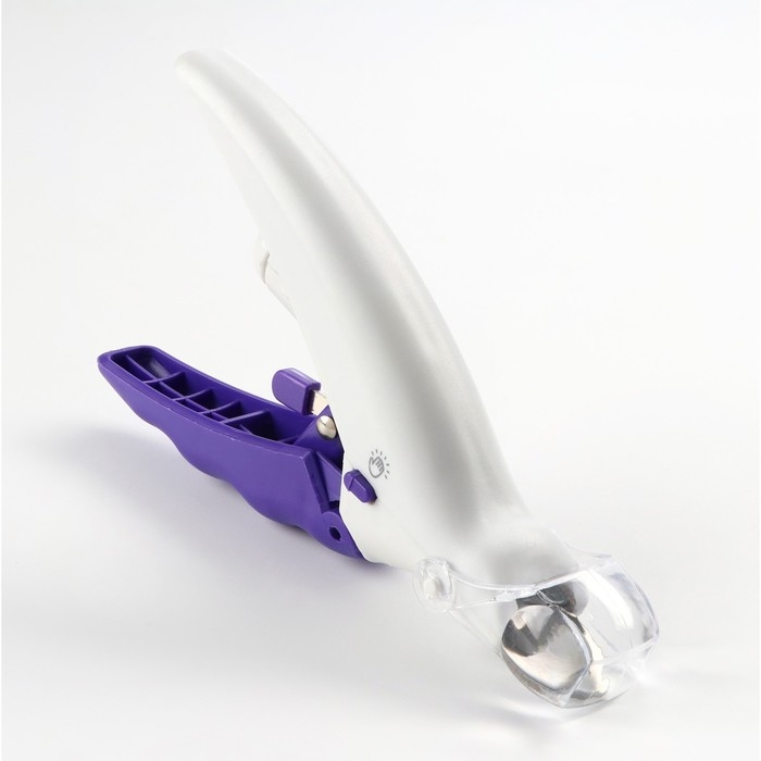 Когтерез для животных, с LED фонарём и контейнером для когтей, на батарейках, бело-фиолет. Когтерез для животных, с LED фонарём и контейнером для когтей, на батарейках, бело-фиолет.