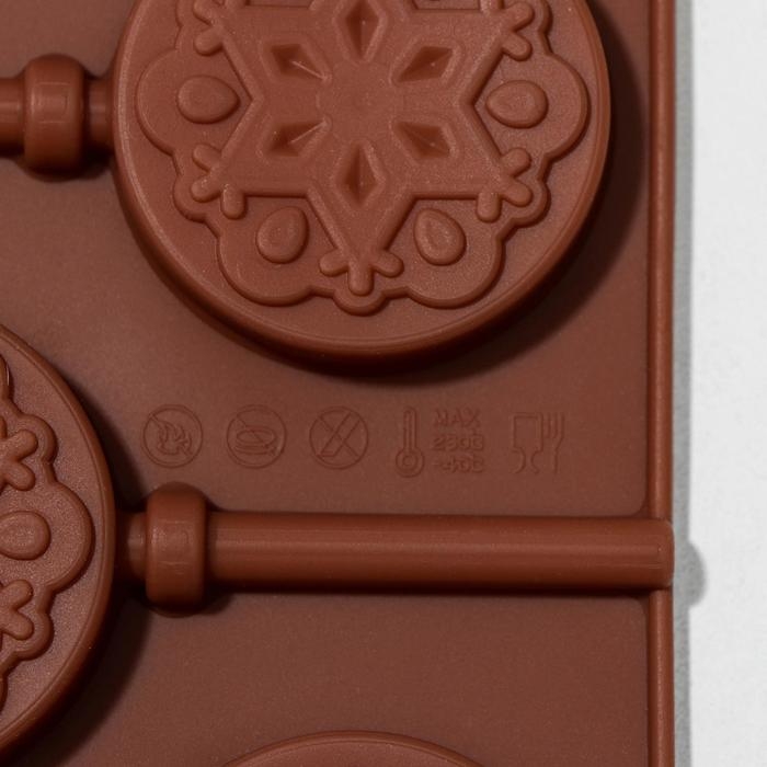 Форма для леденцов новогодняя Доляна «Морозко», силикон, 24×9,5×1,5 см, 6 ячеек (4×4 см), с палочками, цвет МИКС Форма для леденцов новогодняя Доляна «Морозко», силикон, 24×9,5×1,5 см, 6 ячеек (4×4 см), с палочками, цвет МИКС