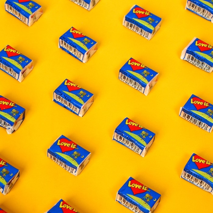 Жевательная резинка Love is, Банан клубника, 4.2 г, 20 шт Жевательная резинка Love is, Банан клубника, 4.2 г, 20 шт