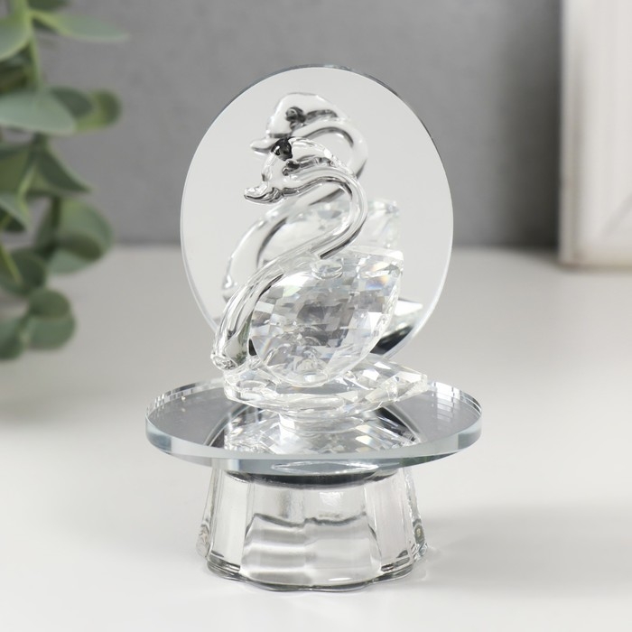 Сувенир стекло Сувенир стекло "Лебедь на зеркальной подставке" 6х5х8 см