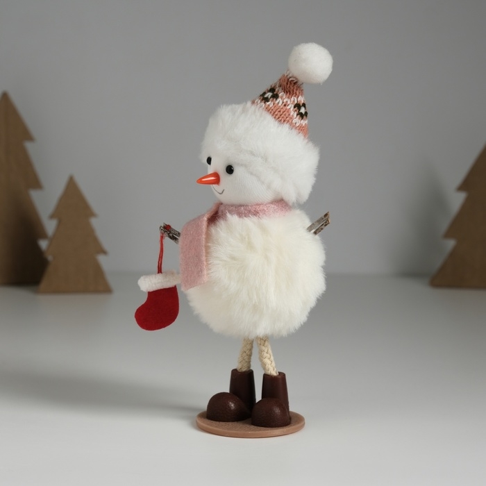 Сувенир текстиль  Сувенир текстиль "Снеговик в розовом шарфике, с носочком" 11х7х17,3 см