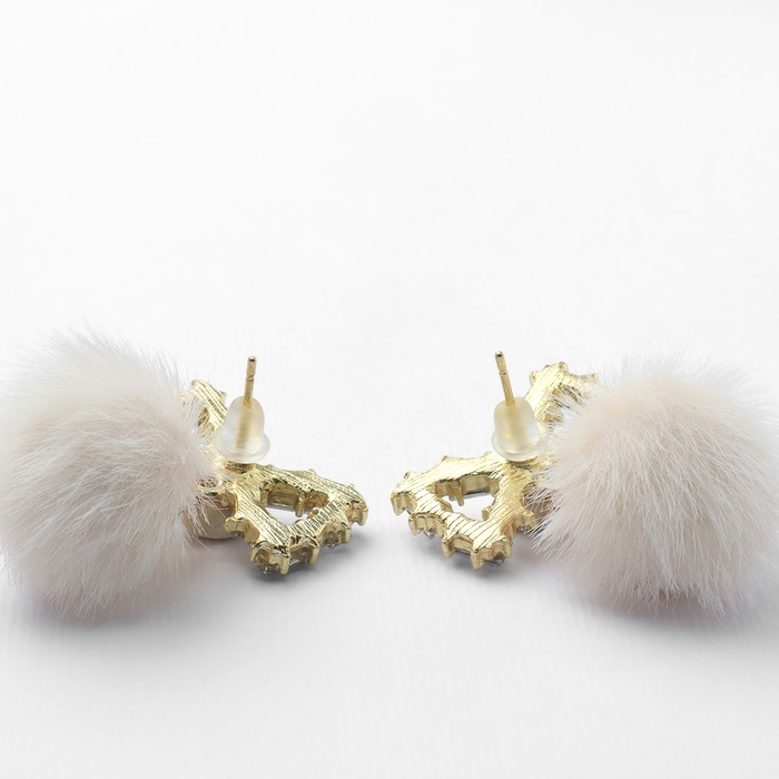 Новый год! Серьги «Новогодние» пушистый бант, белый в золоте Новый год! Серьги «Новогодние» пушистый бант, белый в золоте