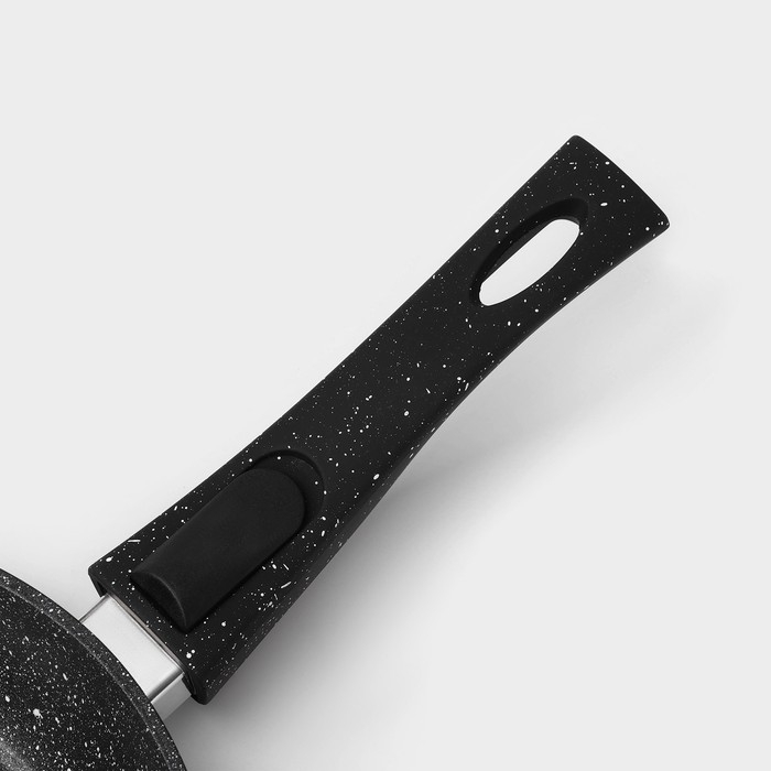 Сковорода кованая Magistro Dark, d=20 см, съёмная ручка soft-touch, антипригарное покрытие, индукция, цвет чёрный Сковорода кованая Magistro Dark, d=20 см, съёмная ручка soft-touch, антипригарное покрытие, индукция, цвет чёрный