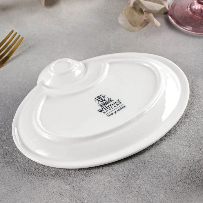 Блюдо фарфоровое с соусником Wilmax Teona, d=20 см, цвет белый Блюдо фарфоровое с соусником Wilmax Teona, d=20 см, цвет белый