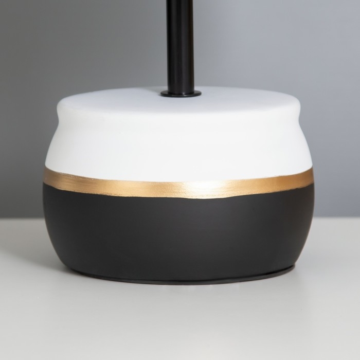 Лампа настольная Лампа настольная "Айше" 1х40Вт Е14 белый/черный 18х18х32см