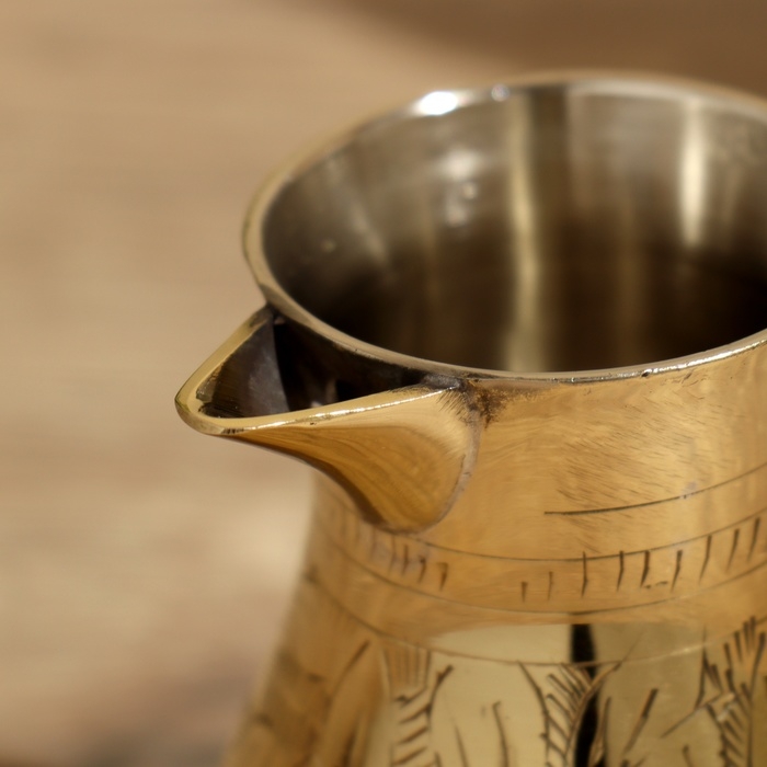 Кувшин 11х7х11 см, латунь Кувшин 11х7х11 см, латунь