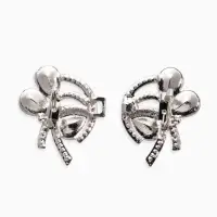 Зажим для кардигана "Ажур", капельки, цвет белый в серебре Зажим для кардигана "Ажур", капельки, цвет белый в серебре