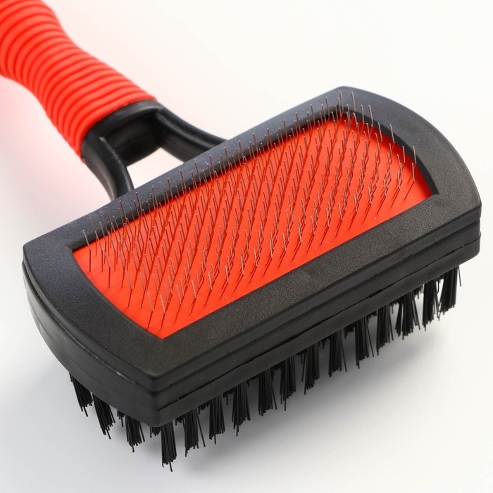 Двухсторонняя пуходёрка-щетка с резиновой ручкой 10 х 16,5 см, чёрно-красная Двухсторонняя пуходёрка-щетка с резиновой ручкой 10 х 16,5 см, чёрно-красная