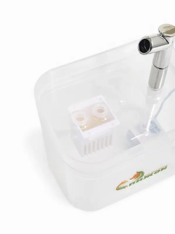 Фонтан для кошек и собак 1,5 л, 16,5 х 13 х 12 см, евророзетка, прозрачный Фонтан для кошек и собак 1,5 л, 16,5 х 13 х 12 см, евророзетка, прозрачный