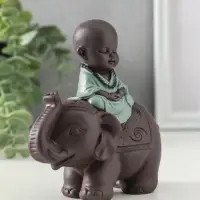 Сувенир полистоун "Маленький будда на слоне" зелёно-коричневый 5,5х12х12 см