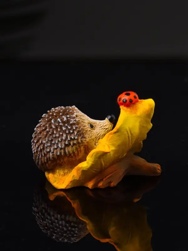 Фигура  Фигура "Ежик с божьей коровкой" 3.7х6х6.5 см