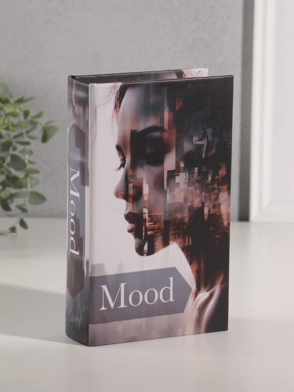 Сейф-книга дерево кожзам  Сейф-книга дерево кожзам "Мегаполис. Девушка. Настроение" 21х13х5 см