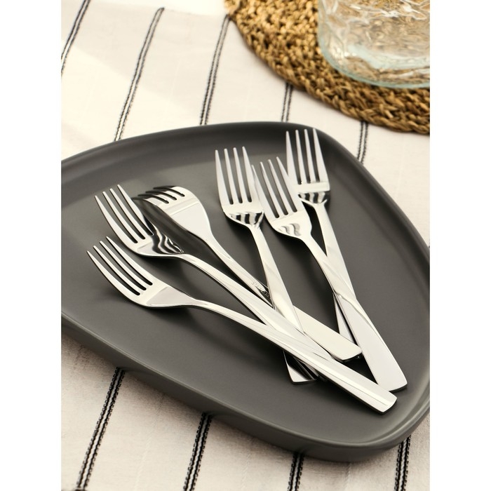 Вилка столовая из нержавеющей стали Magistro Bravo, длина 18,8 см, толщина 2 мм Вилка столовая из нержавеющей стали Magistro Bravo, длина 18,8 см, толщина 2 мм