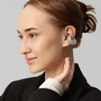 Серьга кафф &laquo;Бублик&raquo;, крупные стразы, белые в серебре
