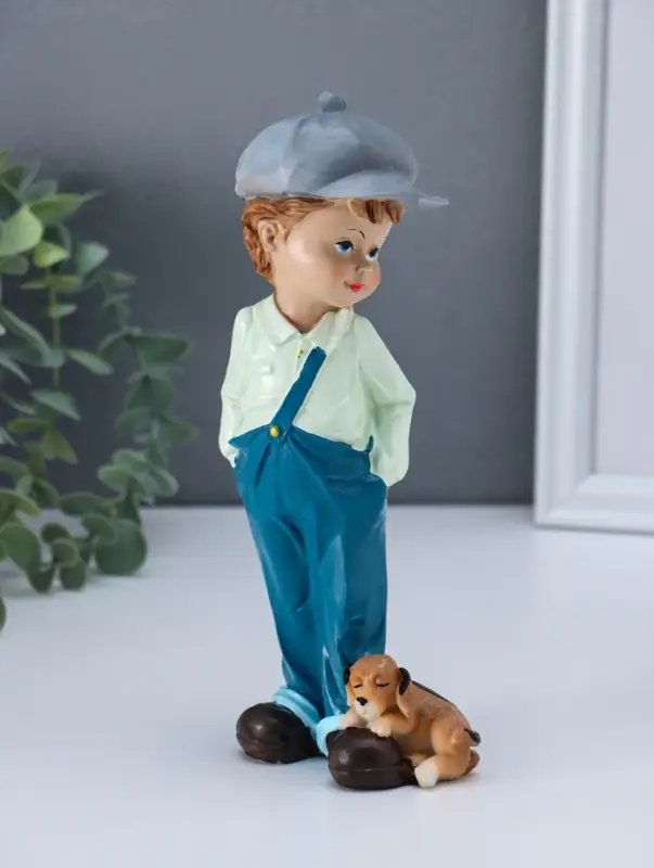Сувенир полистоун "Мальчишка в комбинезоне и кепке, с песиком" 5,5х8х21 см