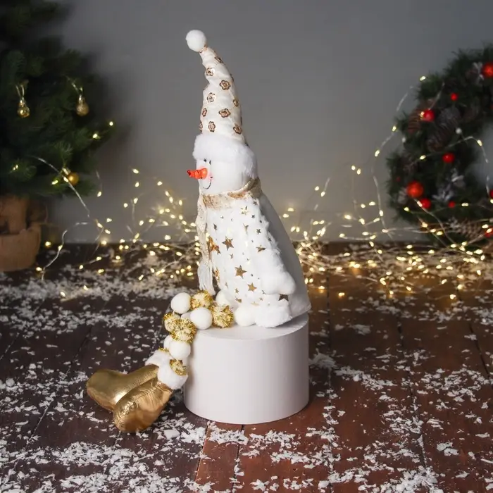 Игрушка мягкая &laquo;Снеговик в костюме со звёздами и в колпаке&raquo; 46&times;19 см, золотисто-белый