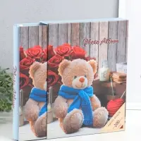 Фотоальбом на 200 фото 13х18 см "Медведь в синем шарфе и розы" в коробке 5,5х23,5х29,5 см