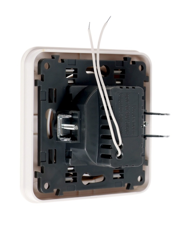 Розетка с 2 USB-A разъёмами, 2.1А, 5В, серия "Circular", 10 А, скрытая, серебристая рамка