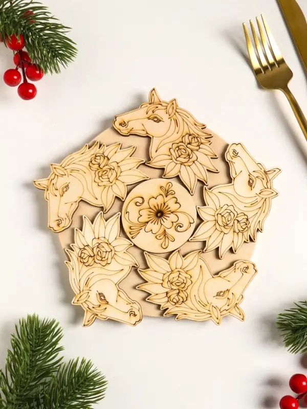 Подставка под горячее Лошадь в цветах,20см, можжевельник Подставка под горячее Лошадь в цветах,20см, можжевельник