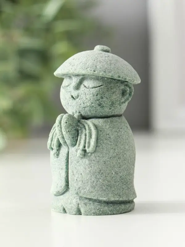 Фигурка песчаник &laquo;Маленький монах - молитва&raquo;, 3.7&times;3.8&times;6.7 см