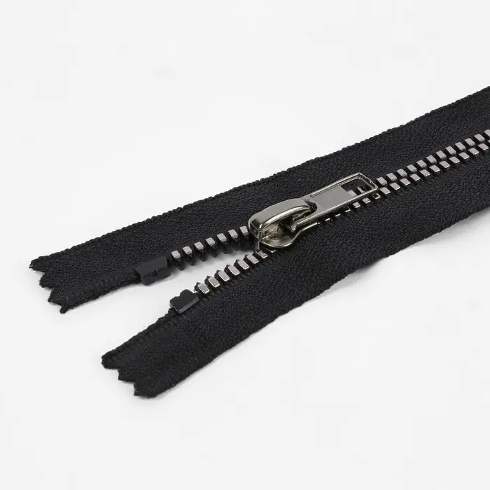 Молния «Трактор», №5, неразъёмная, декоративное звено «Квадрат», замок автомат, 18 см, чёрная