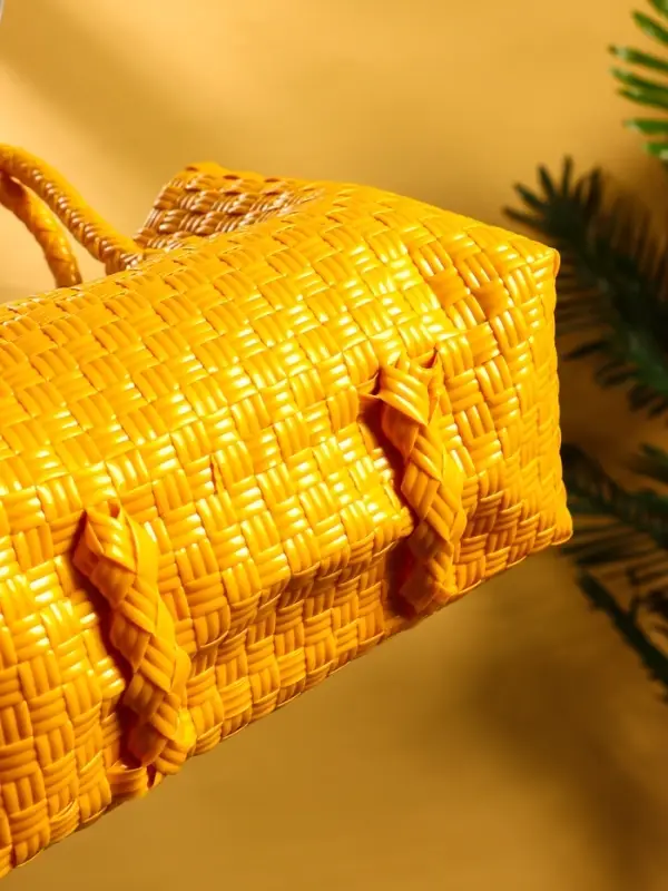 Сумка плетёная пластиковая 23х11х30 см, цв. жёлтый Сумка плетёная пластиковая 23х11х30 см, цв. жёлтый