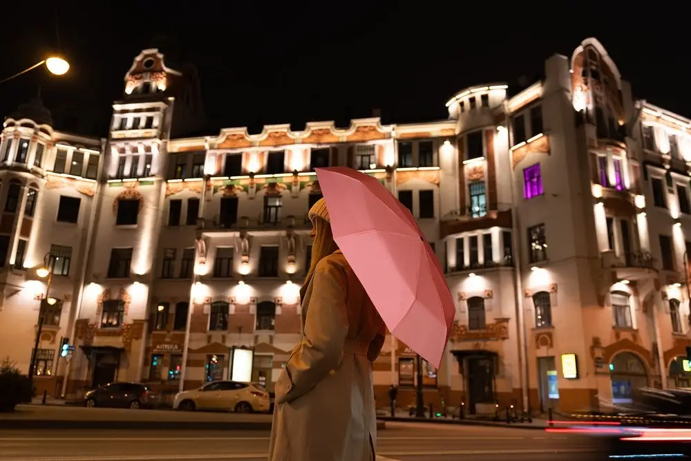 Зонт складной Manifest Color со светоотражающим куполом, красный Зонт складной Manifest Color со светоотражающим куполом, красный