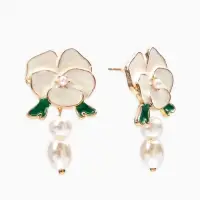 Серьги "Цветок кувшинки", цвет белый в золоте Серьги "Цветок кувшинки", цвет белый в золоте