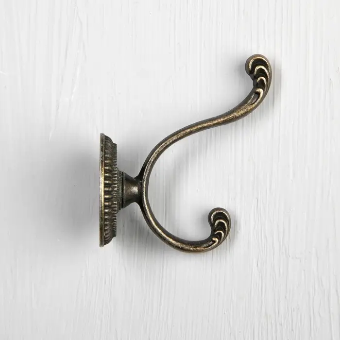 Крючок мебельный ТУНДРА TKd=013, двухрожковый, бронза