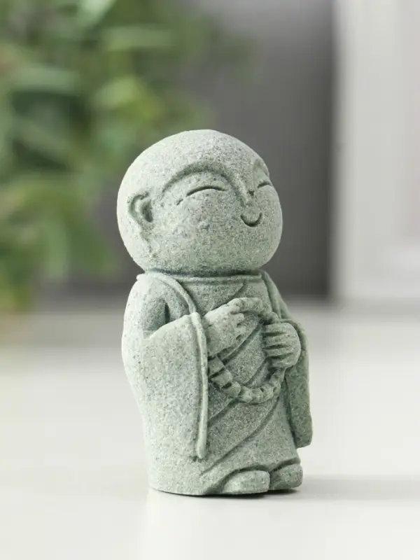 Фигурка песчаник &laquo;Маленький монах с чётками&raquo;, 3&times;4.2&times;6.7 см