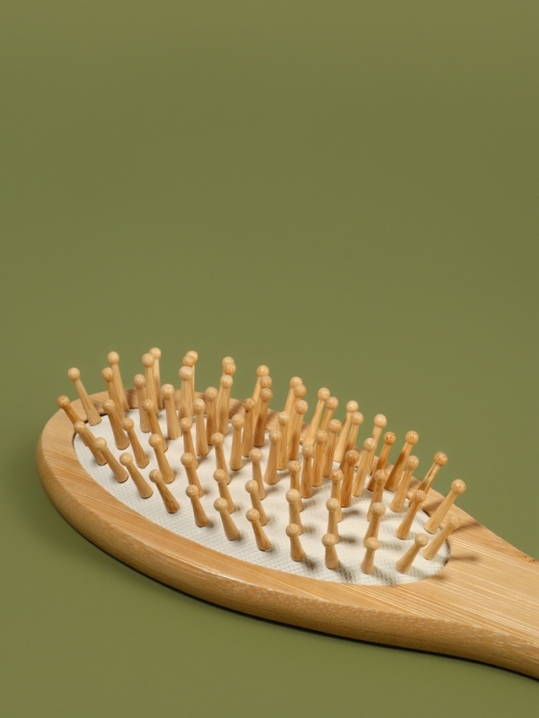 Расчёска массажная BAMBOO 23*6,5см бамбук/резина бел подвес/пакет QF