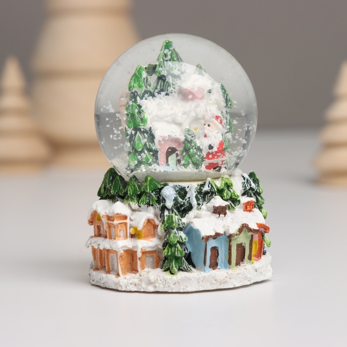 Сувенир полистоун водяной шар свет Сувенир полистоун водяной шар свет "Дед Мороз и заснеженный домик" МИКС 5х5х7,2 см