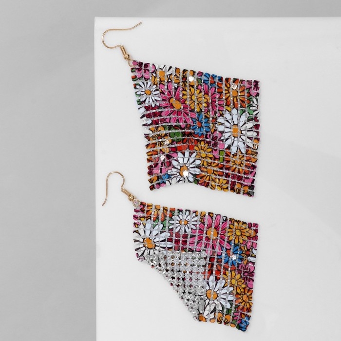 Серьги висячие «Ромб» кольчуга, цветы ромашки, цветные, 9 см Серьги висячие «Ромб» кольчуга, цветы ромашки, цветные, 9 см
