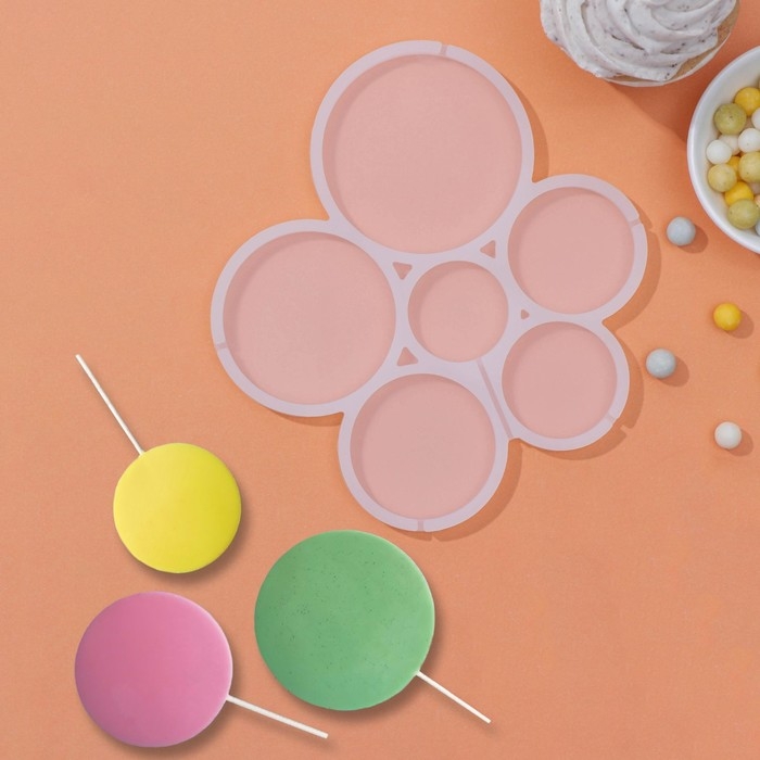 Форма для леденцов Доляна «Кругляши», силикон, 17×15,5×0,7 см, 6 ячеек, цвет белый Форма для леденцов Доляна «Кругляши», силикон, 17×15,5×0,7 см, 6 ячеек, цвет белый