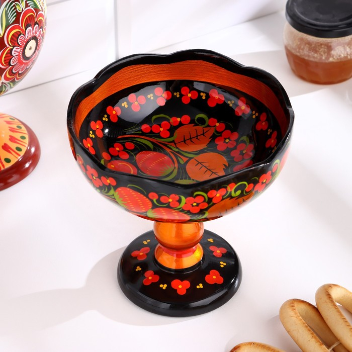 Конфетница «Земляничка», резная, хохлома Конфетница «Земляничка», резная, хохлома