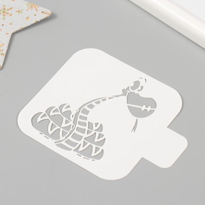 Трафарет новогодний пластиковый Трафарет новогодний пластиковый "Милый удав", размер 9х9 см