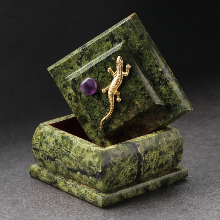 Шкатулка, змеевик Шкатулка, змеевик