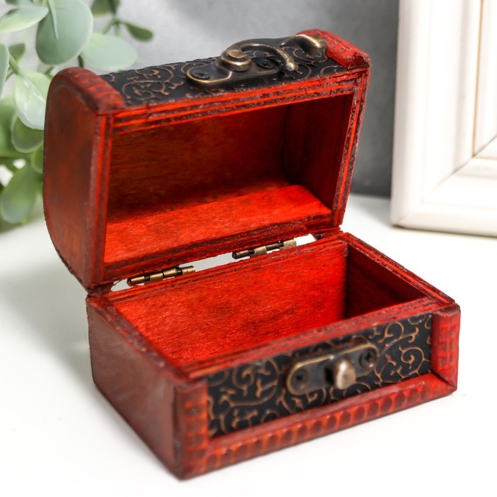 Шкатулка дерево состаренная  Шкатулка дерево состаренная "Золотые завитки на чёрном" сундучок 6х8х5,5 см