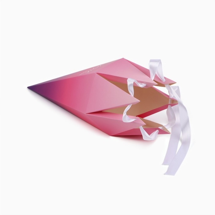 Переноска - шестиугольник для цветов «С любовью!», розовая, 15 х 35 х 15 см Переноска - шестиугольник для цветов «С любовью!», розовая, 15 х 35 х 15 см