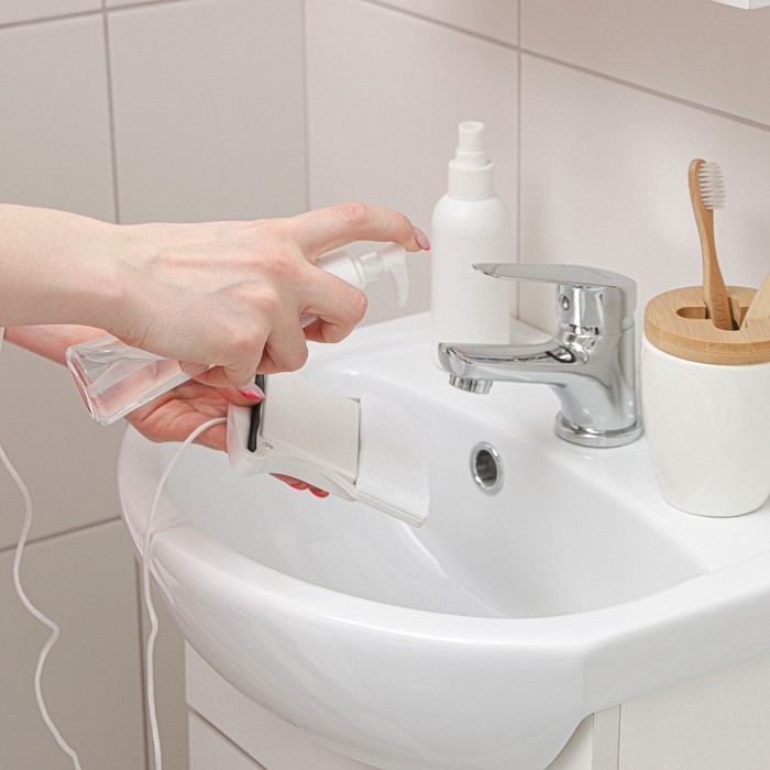 Магнитная щётка для мытья окон с двух сторон Доляна, с водосгоном, на стекло 18-30 мм Магнитная щётка для мытья окон с двух сторон Доляна, с водосгоном, на стекло 18-30 мм