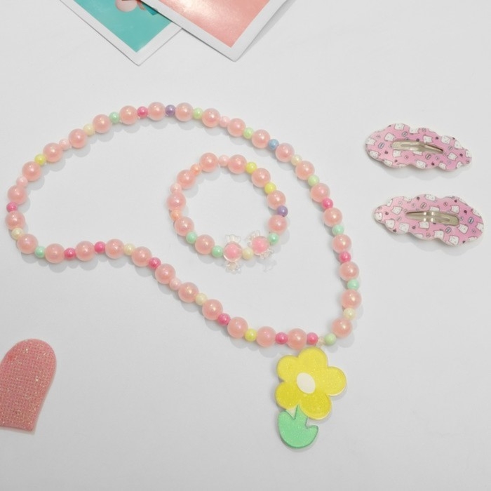 Комплект детский «Выбражулька» 3 предмета: 2 заколки, кулон, цветы, цветной Комплект детский «Выбражулька» 3 предмета: 2 заколки, кулон, цветы, цветной